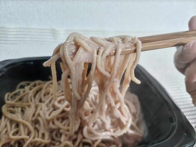 ベースパスタのたらこ味の麺のアップ